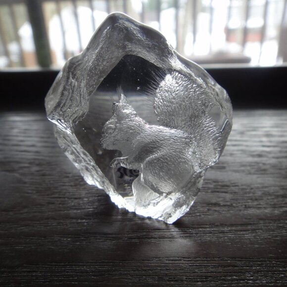 Mats Jonasson  Sweden Full Lead Crystal Paperweight Squirrel Wildlife Miniature - Picture 11 of 11